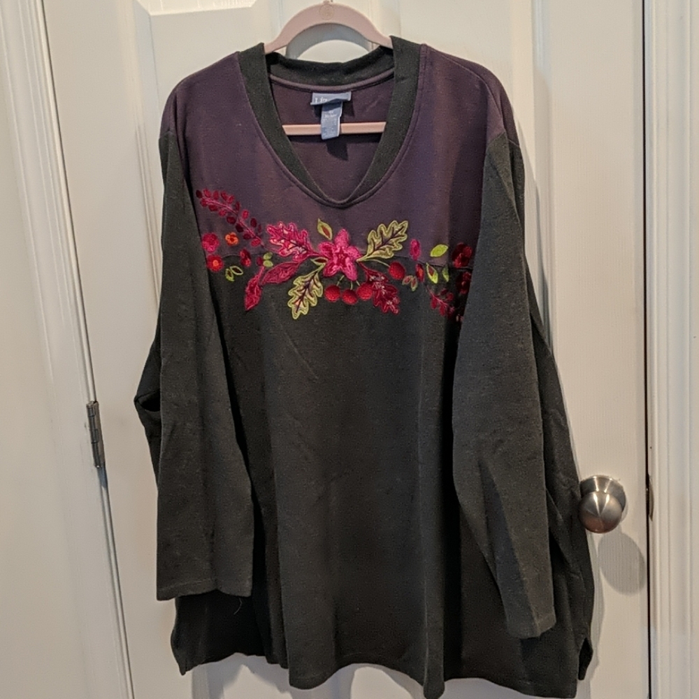 Liz and me floral sweater top plus size